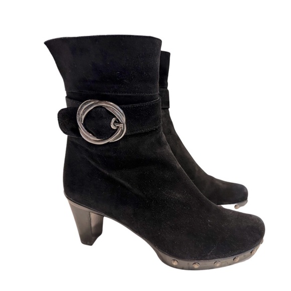Stuart‎ WEITZMAN Black Suede Heeled Buckle Ankle Bootie - Picture 3 of 11